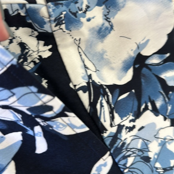 NWOT navy and white SC and co floral printed tummy control skorts size s… - Picture 5 of 5